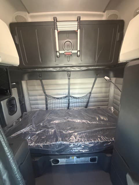 2022 Freightliner Cascadia 126 image 6