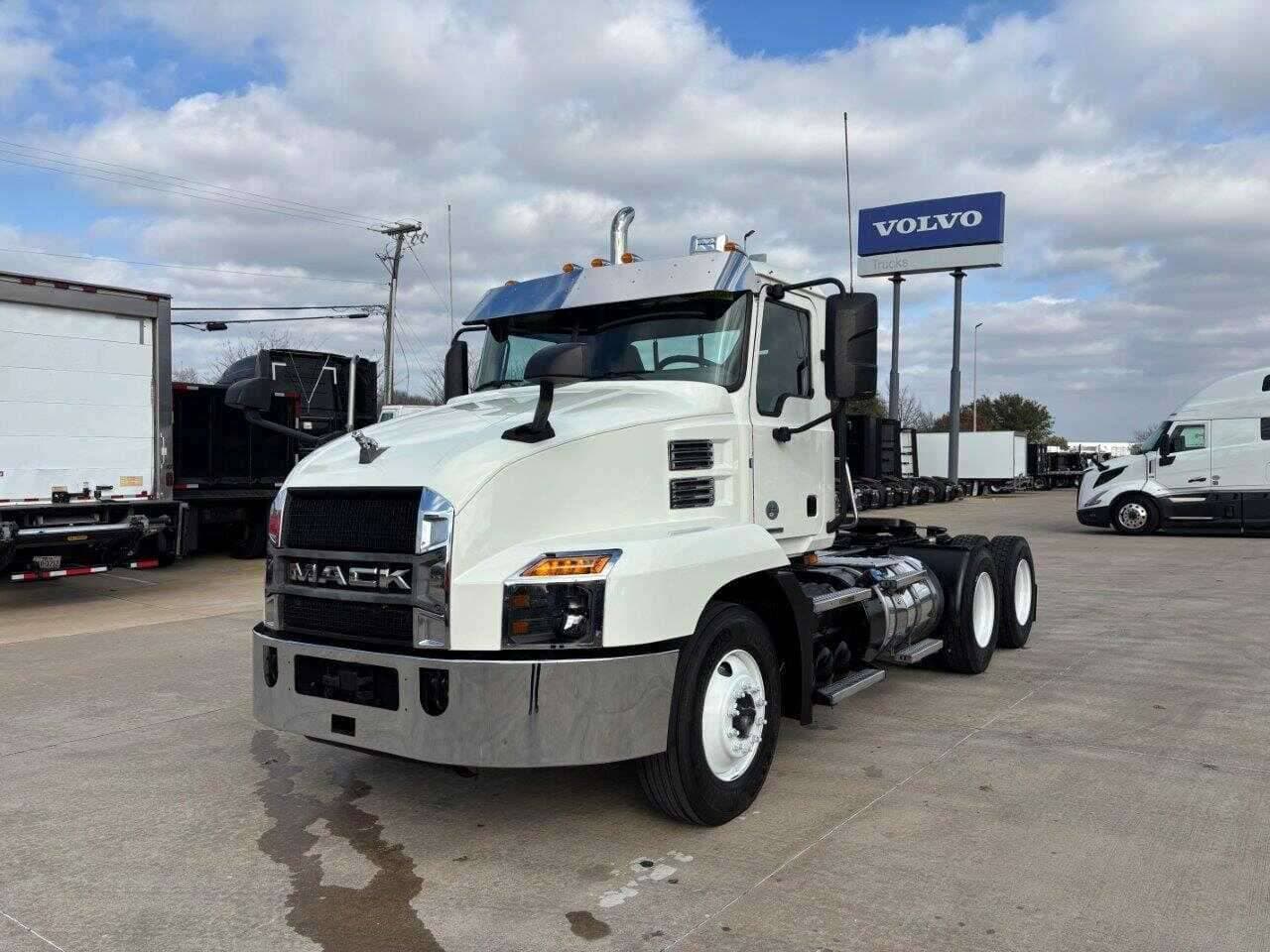 Used 2020 MACK ANTHEM Conventional - Day Cab in Fort Worth, TX image 1