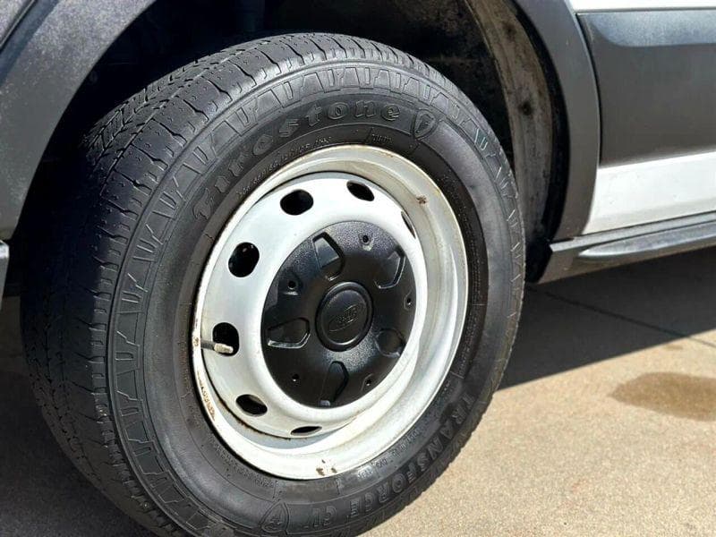 2021 Ford CF8000 image 25