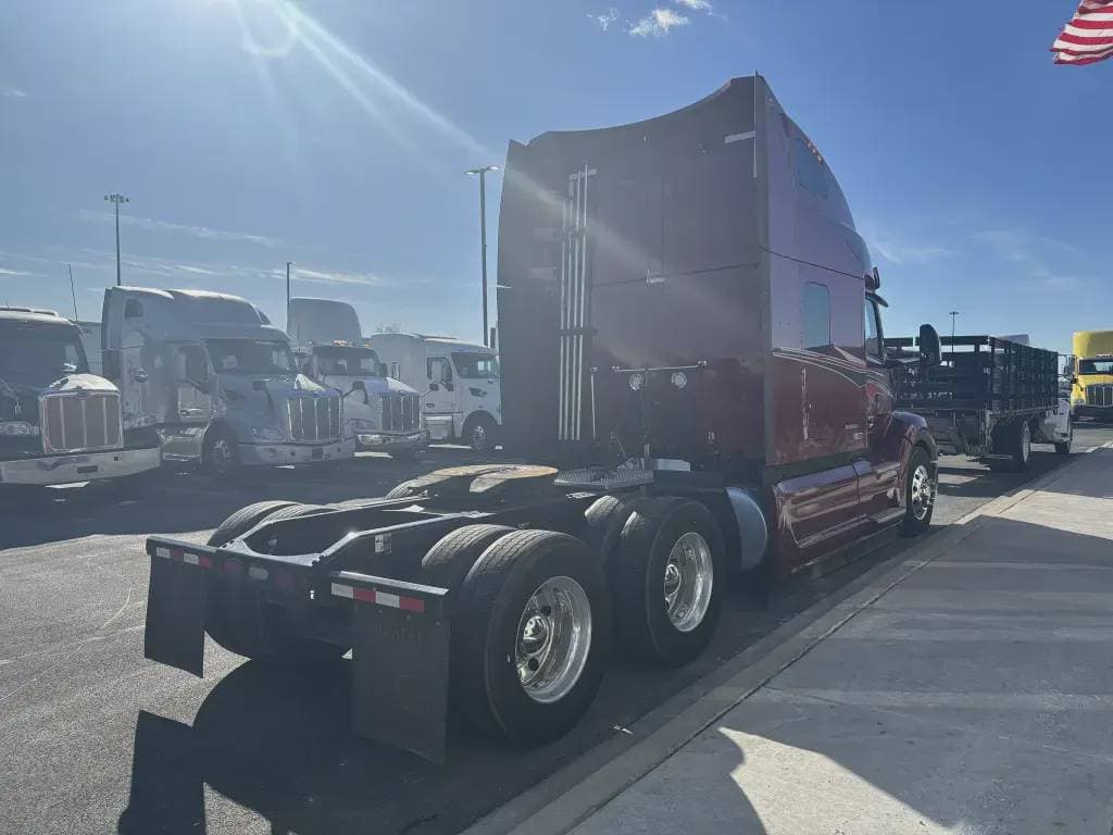 2023 Peterbilt 579 image 3