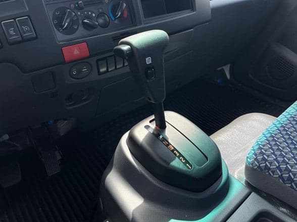 2025 Isuzu NRR image 17