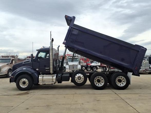 2025 Kenworth T880 image 8