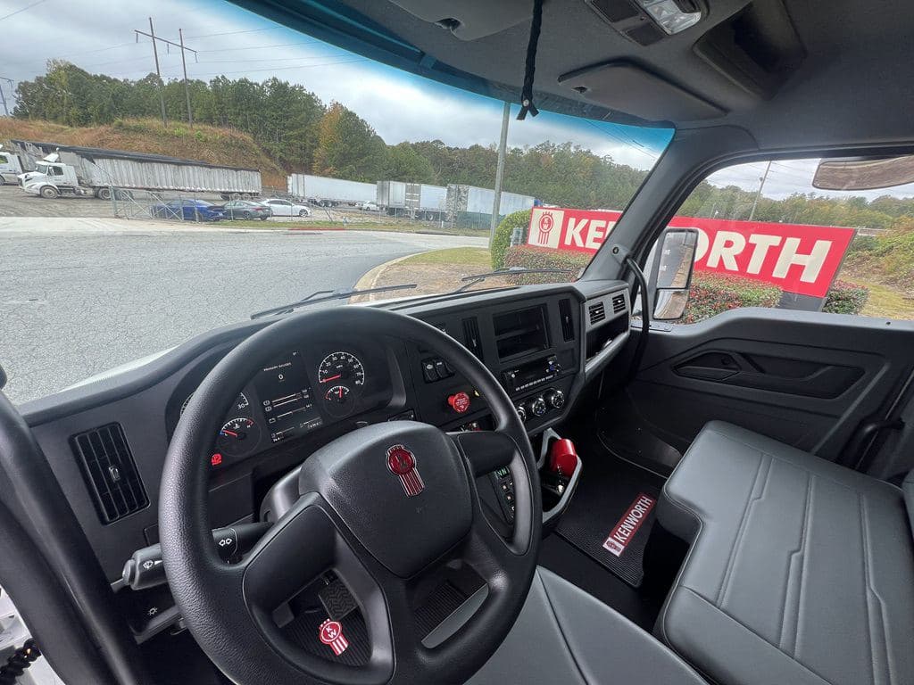 New 2026 KENWORTH T280 image 18