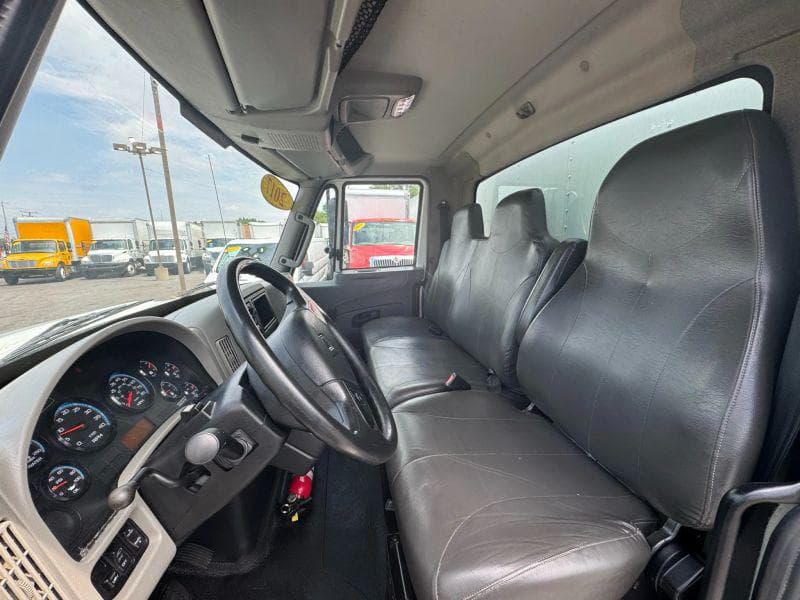 2017 International 4300 image 30