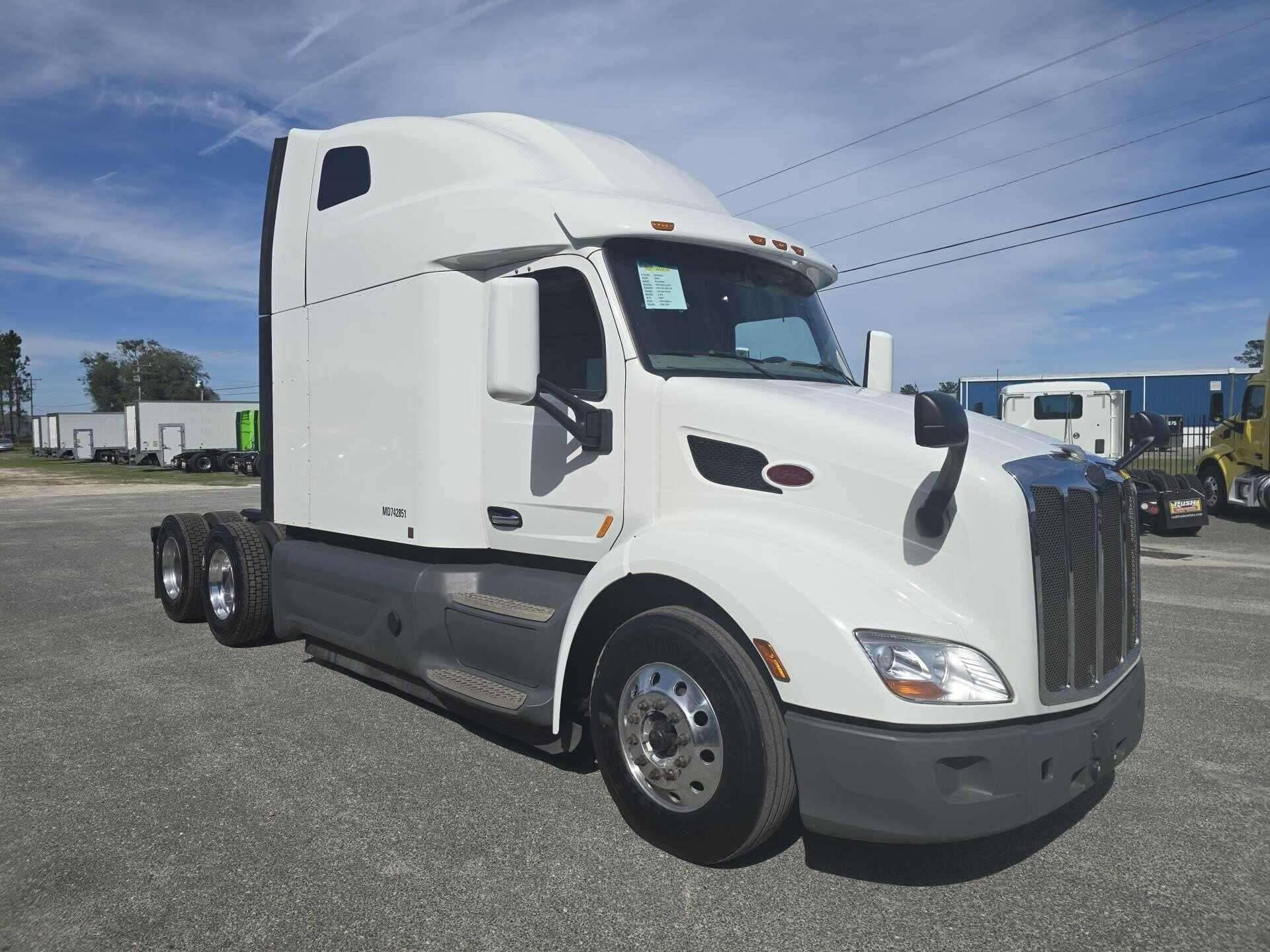 2021 Peterbilt 579 image 1