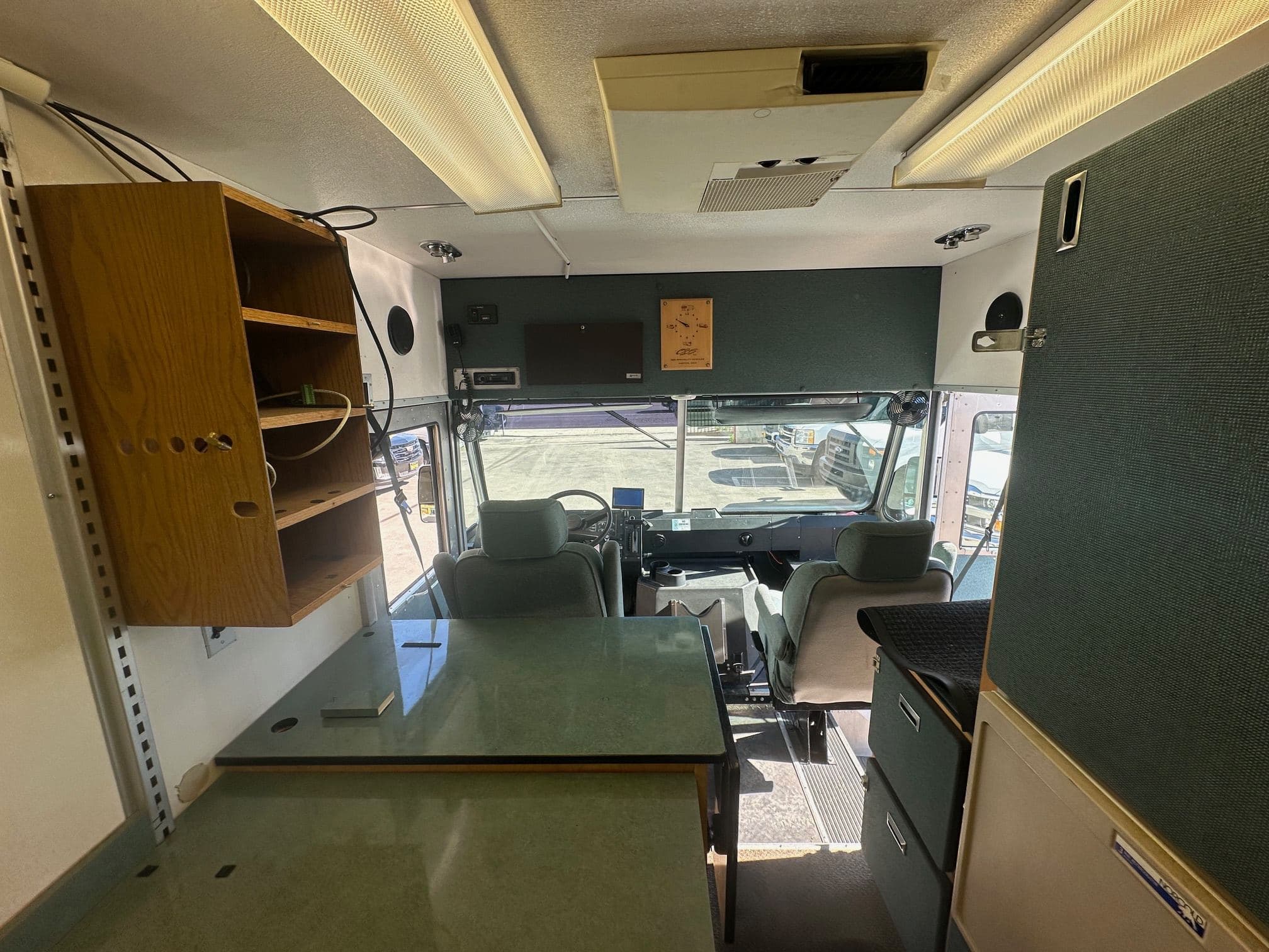 2002 WORKHORSE Step Van with Handicap Lift image 23