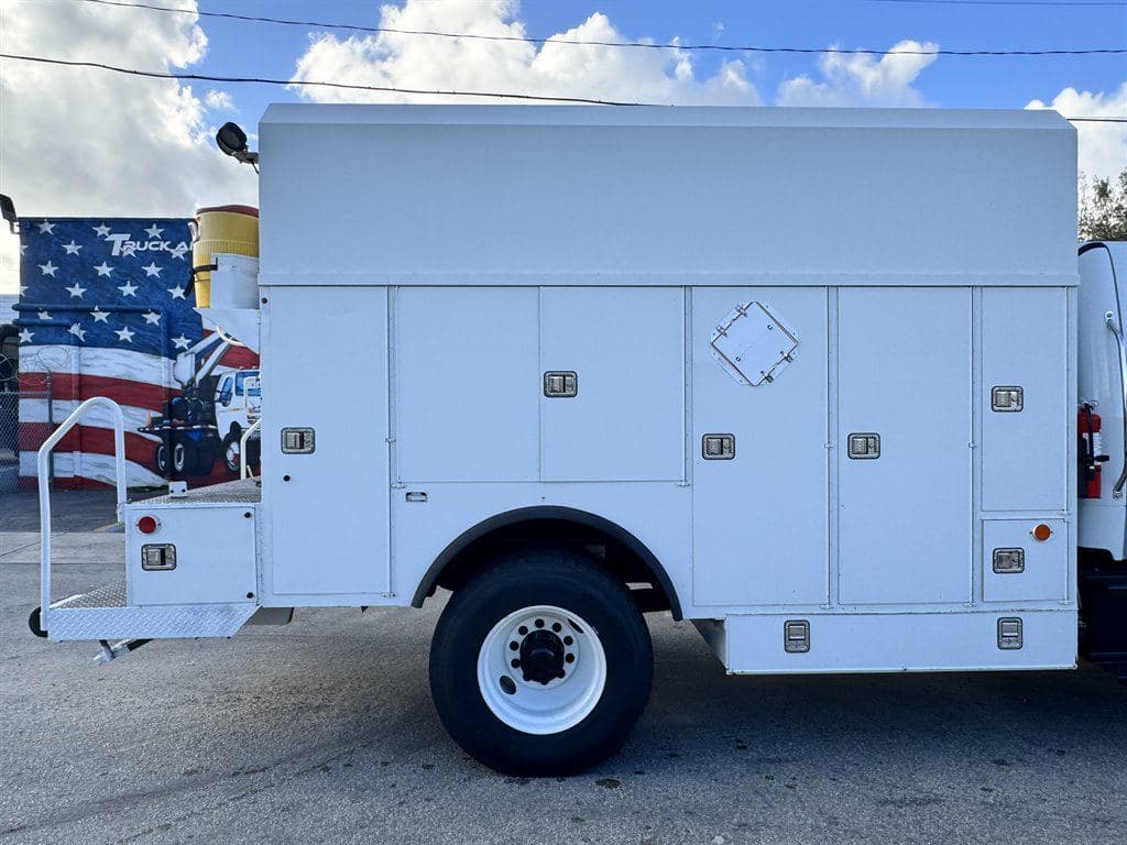 2014 Freightliner M2 106 image 15
