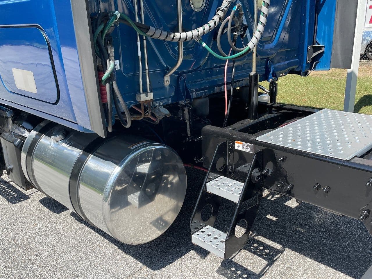 2020 Freightliner Cascadia 126 image 11