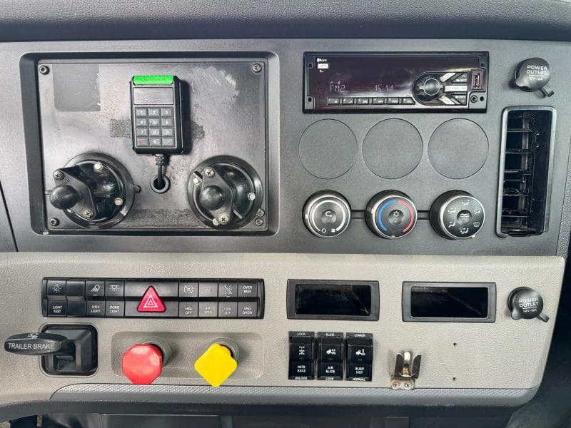 2018 Freightliner Cascadia image 17