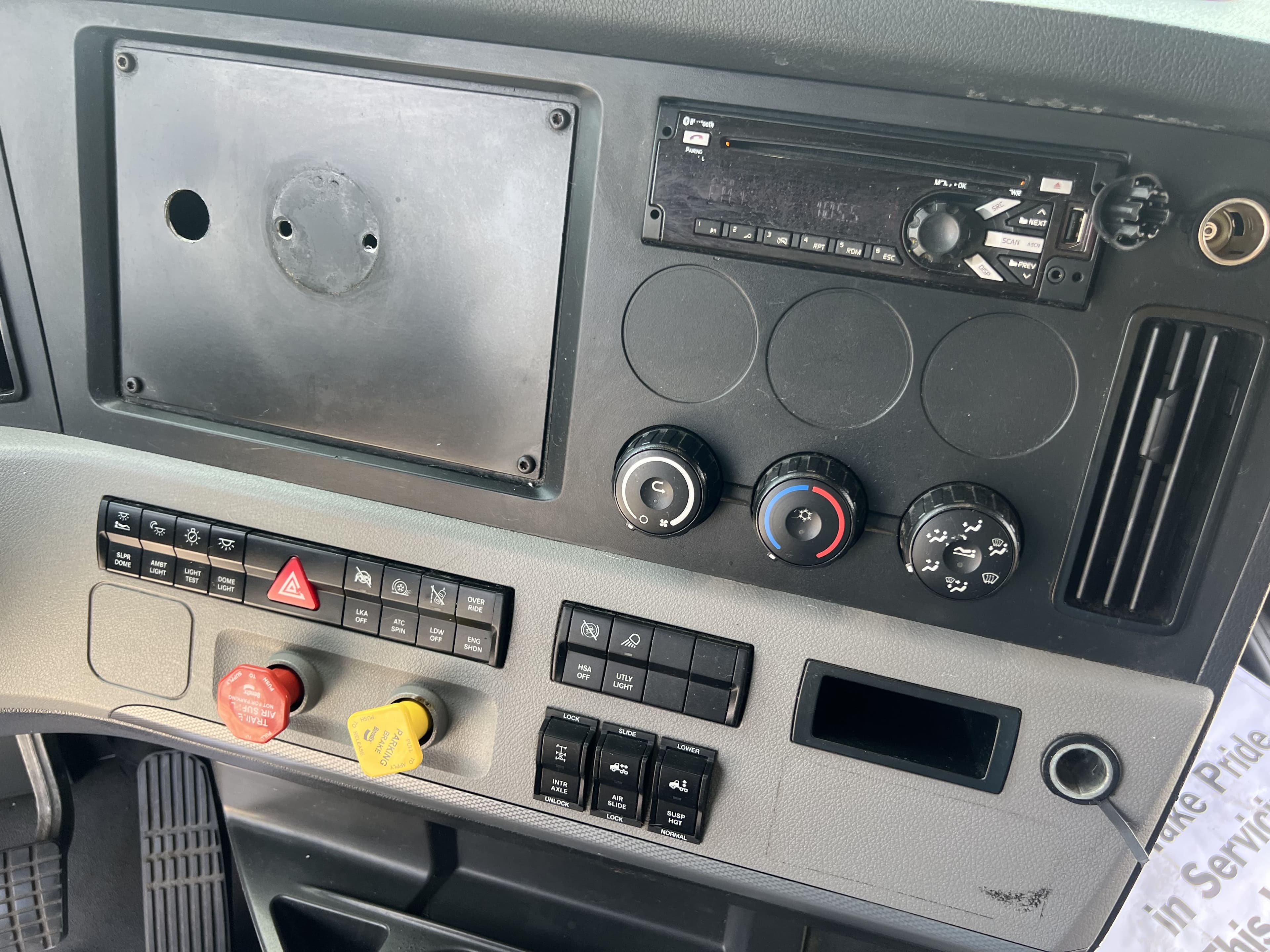 2022 Freightliner Cascadia 126 image 11