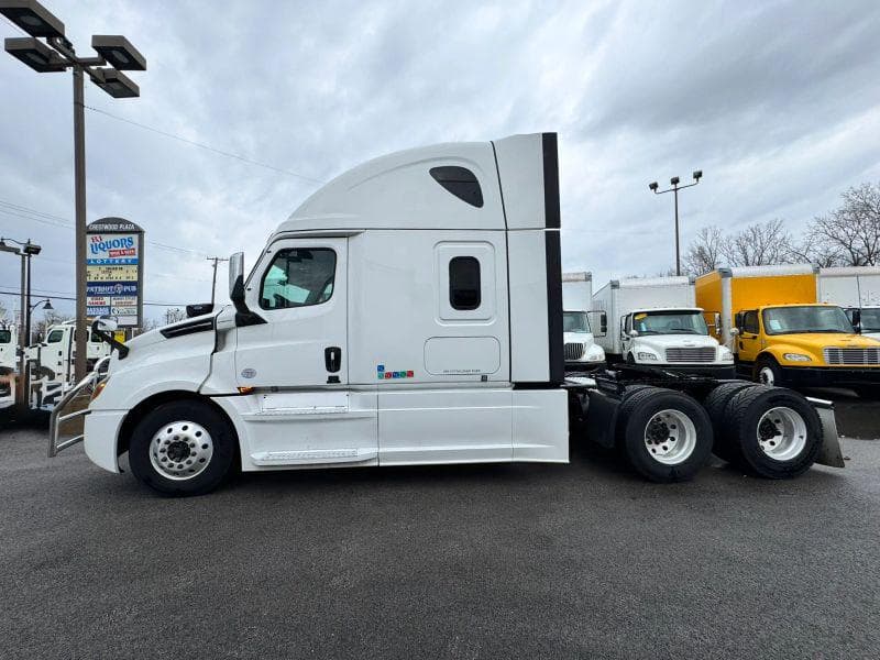 2021 Freightliner Cascadia image 5