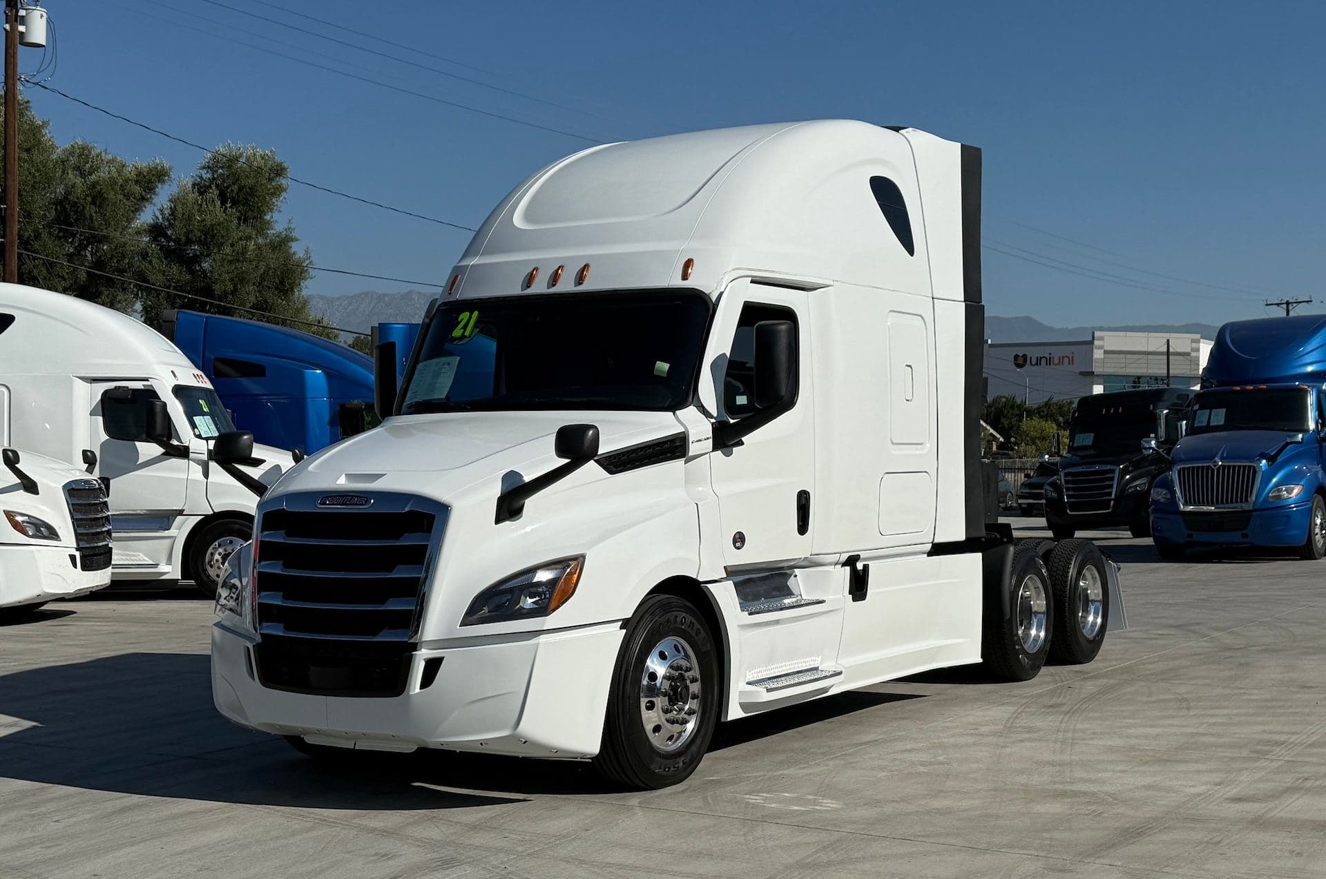 2021 Freightliner Cascadia 126 image 1