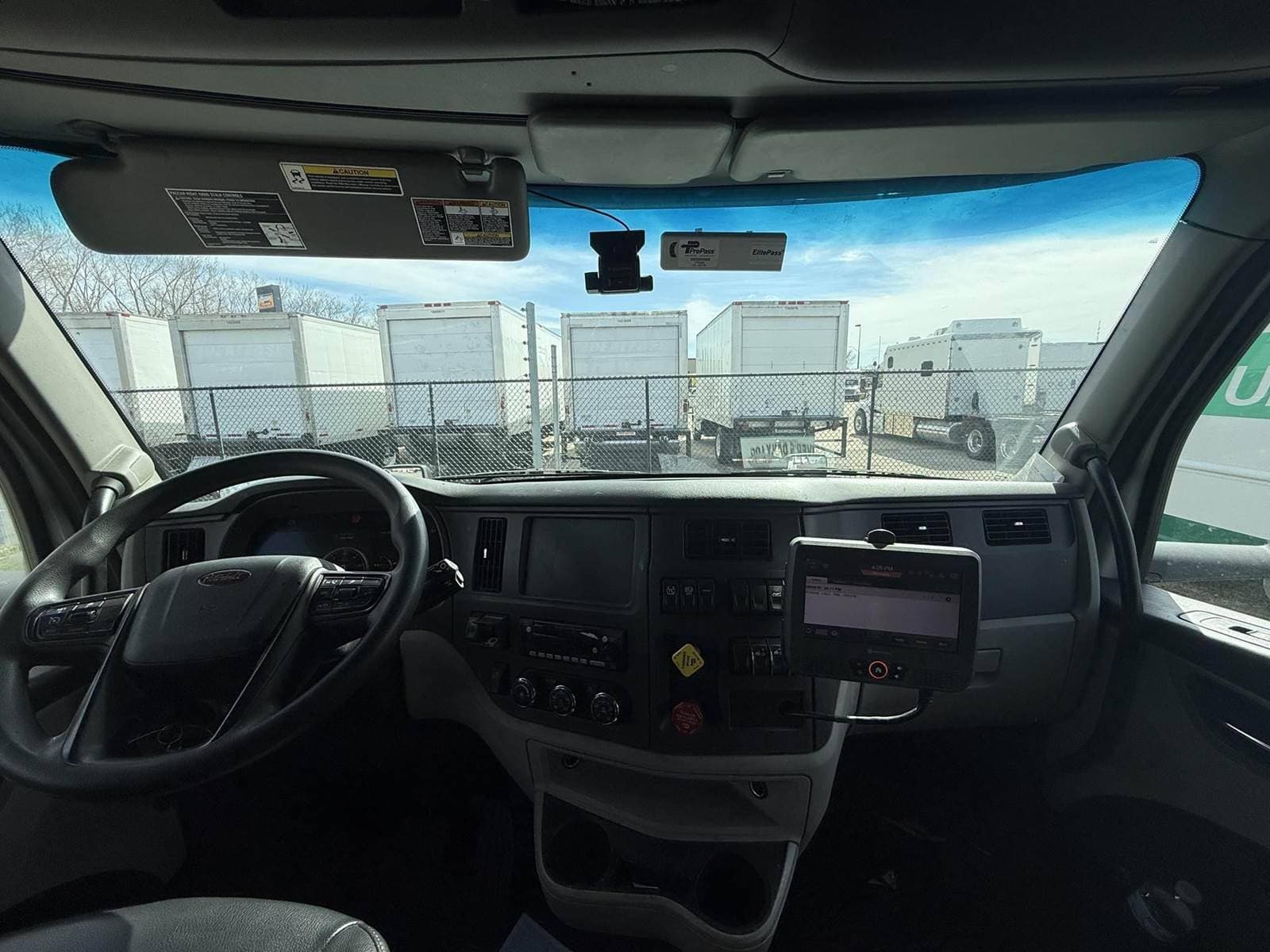 2023 Peterbilt 579 image 8