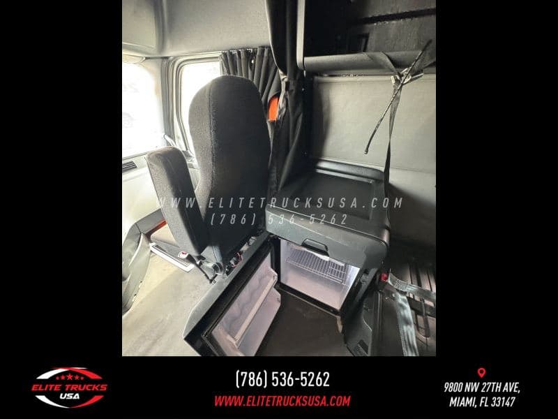 2022 Freightliner Cascadia image 24