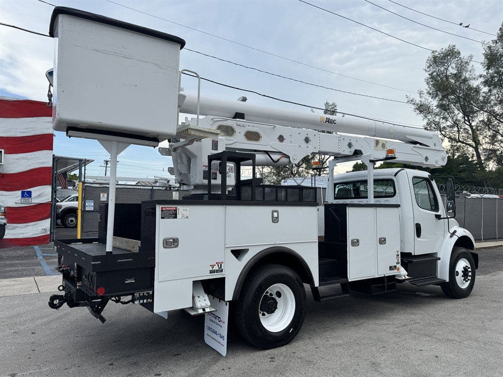 2018 Freightliner M2-106 image 13