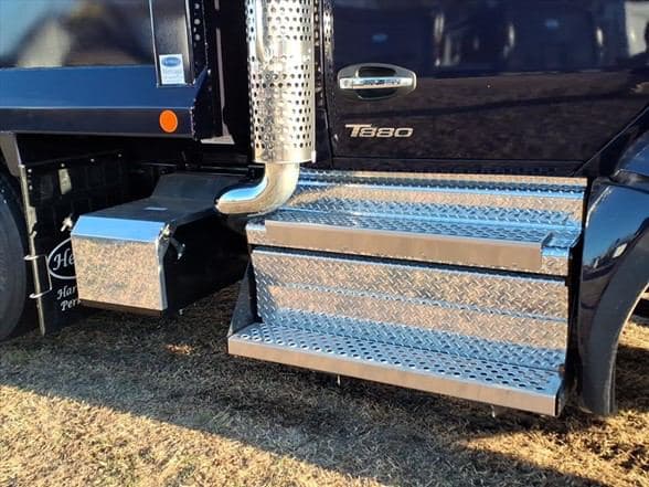 2026 Kenworth T880 image 3