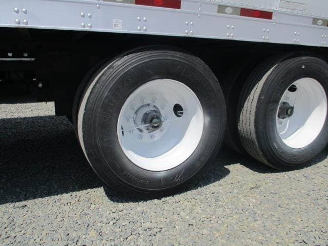 2009 UTILITY 3000R 53 ft Reefer Trailer - Sliding Axle, Swing Door, Thermo King image 8