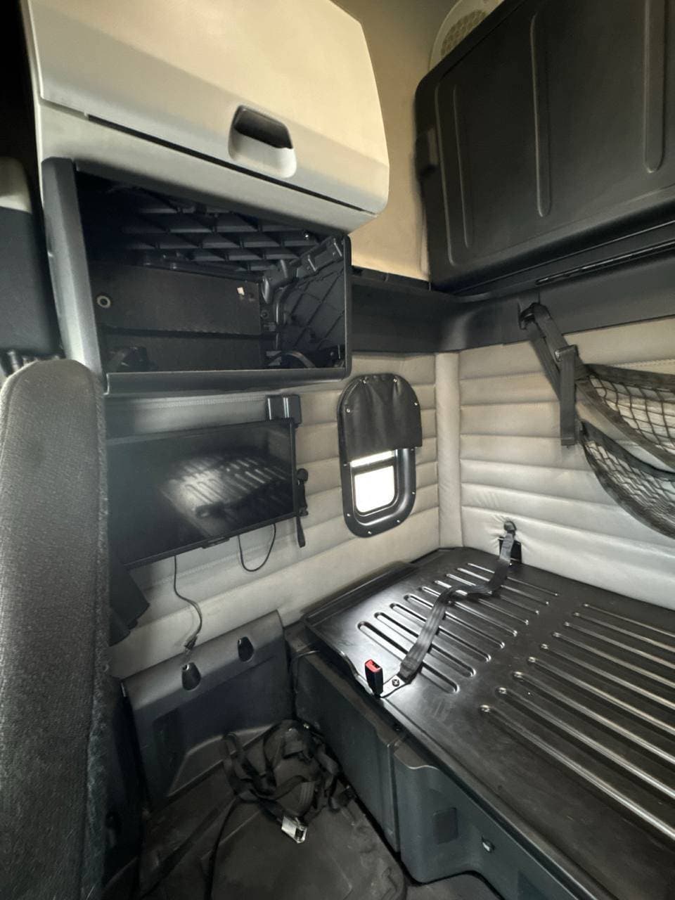 2022 Freightliner Cascadia 126 image 16