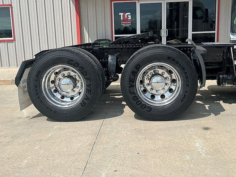 2021 Freightliner Cascadia 126 image 7