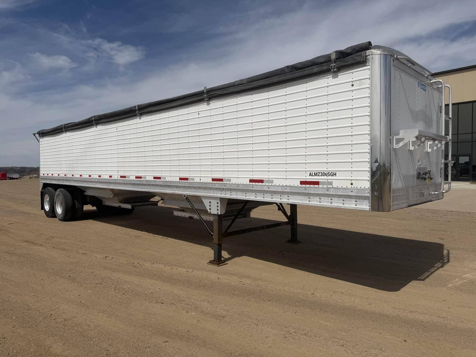 2015 Stoughton GRAIN HOPPER image 2