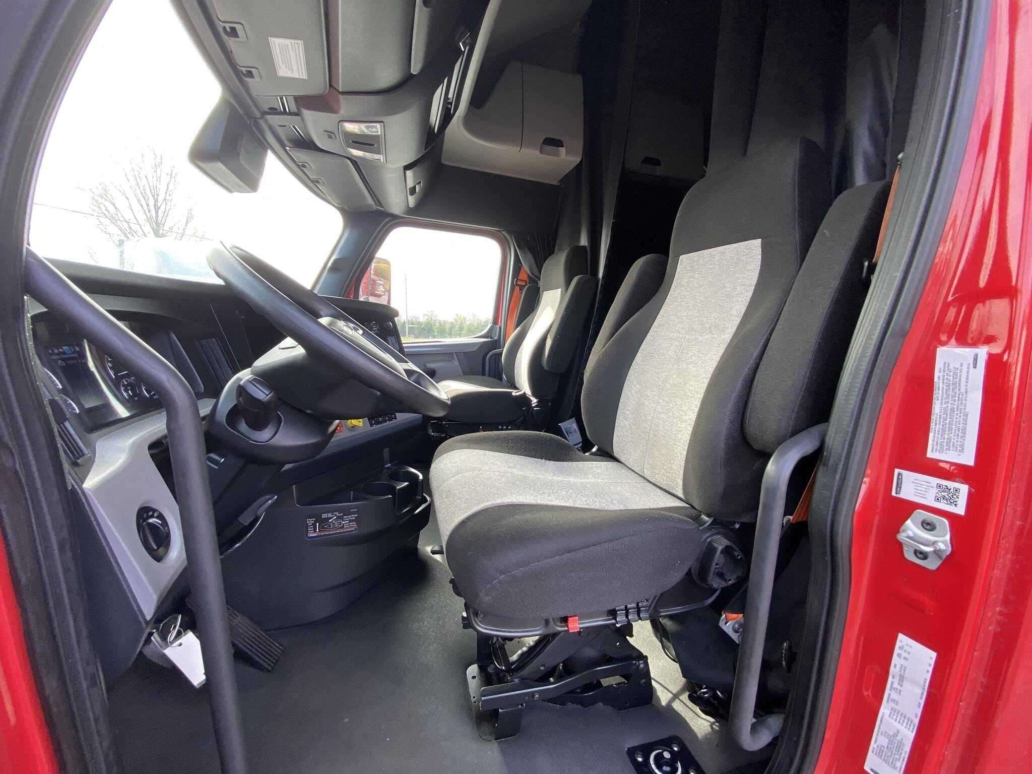 2022 Freightliner Cascadia 126 image 4
