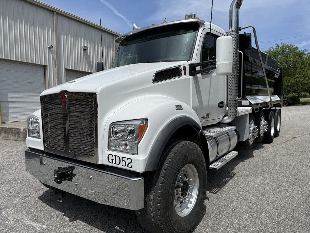 Used 2021 KENWORTH T880S image 2
