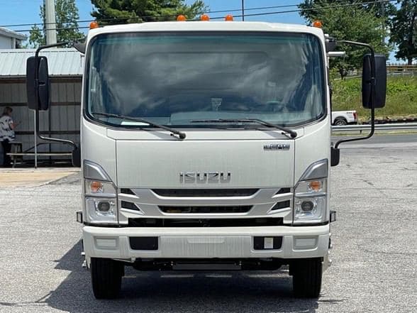 2024 Isuzu NRR image 3