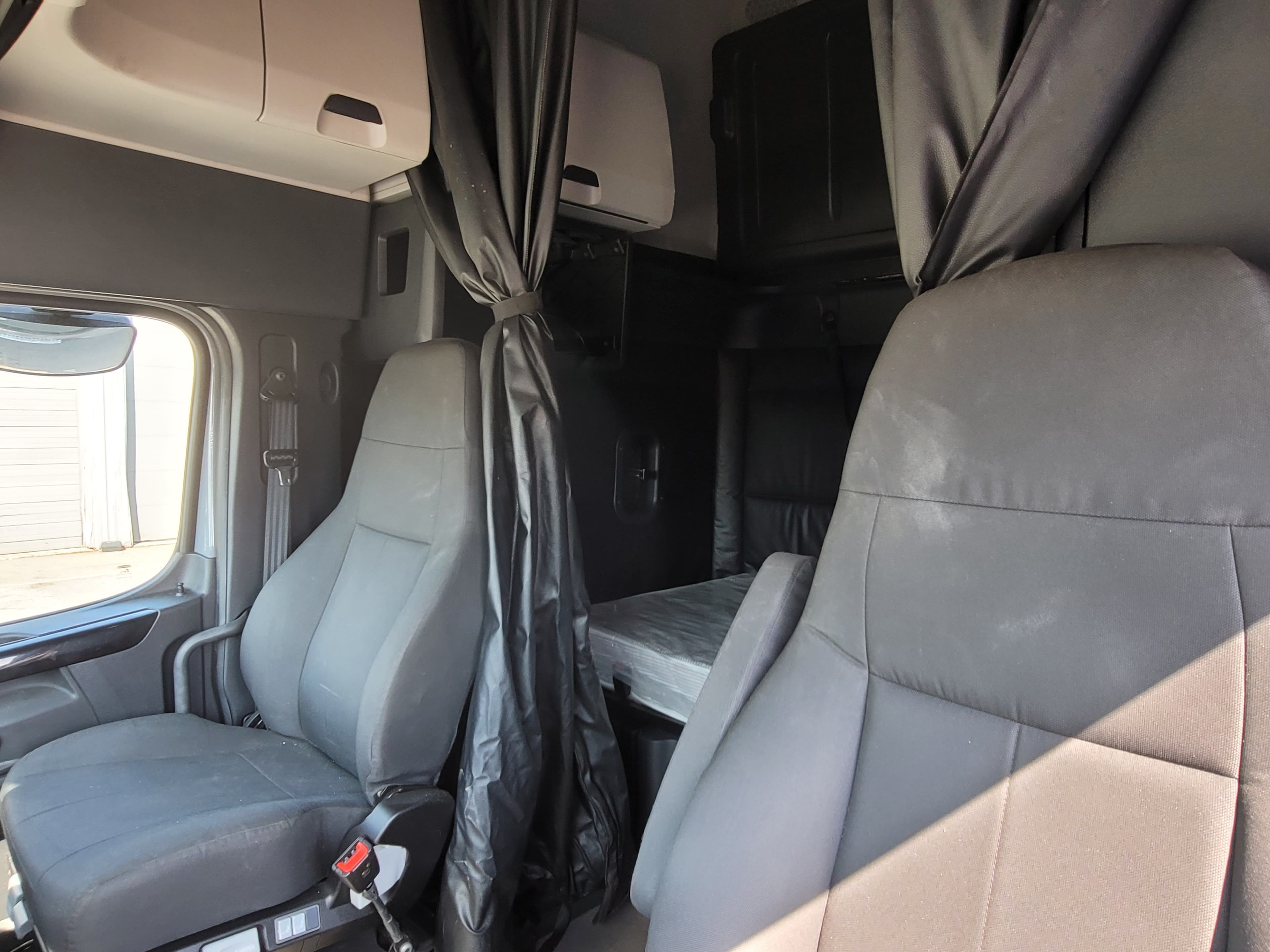 2024 Freightliner Cascadia 126 image 8