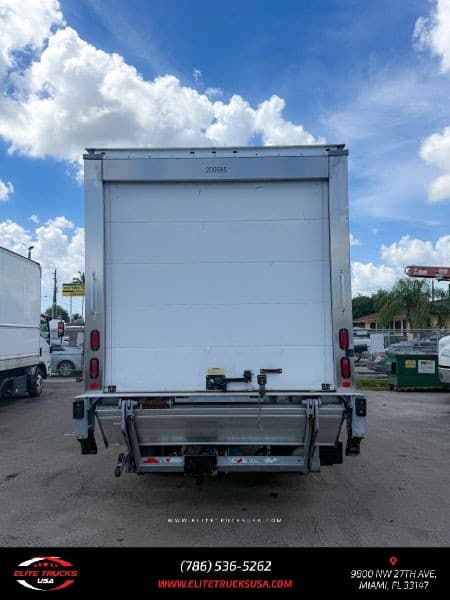 2018 Hino 195 image 4