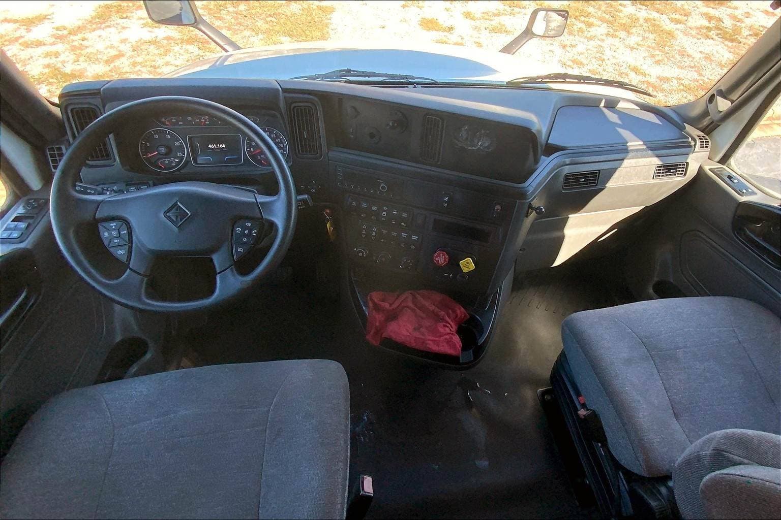 2022 International LT625 Sleeper Semi Truck - 73" Raised Roof Sleeper, Cummins 400HP, 12 Speed image 15