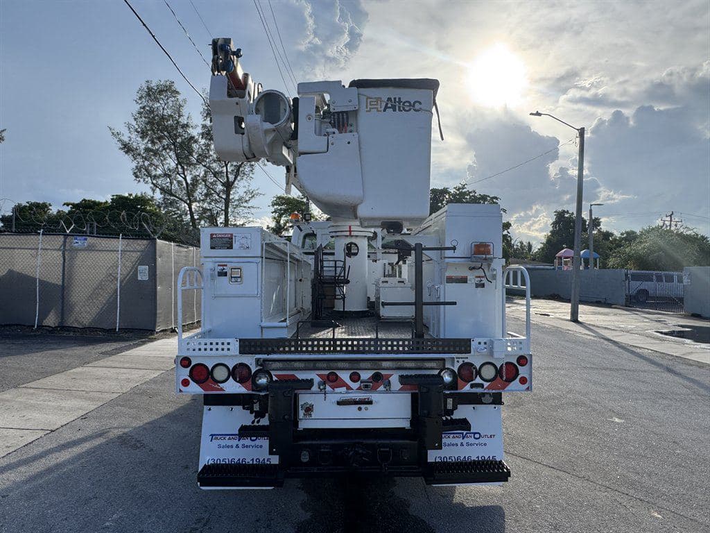 2016 Freightliner M2 106 image 11