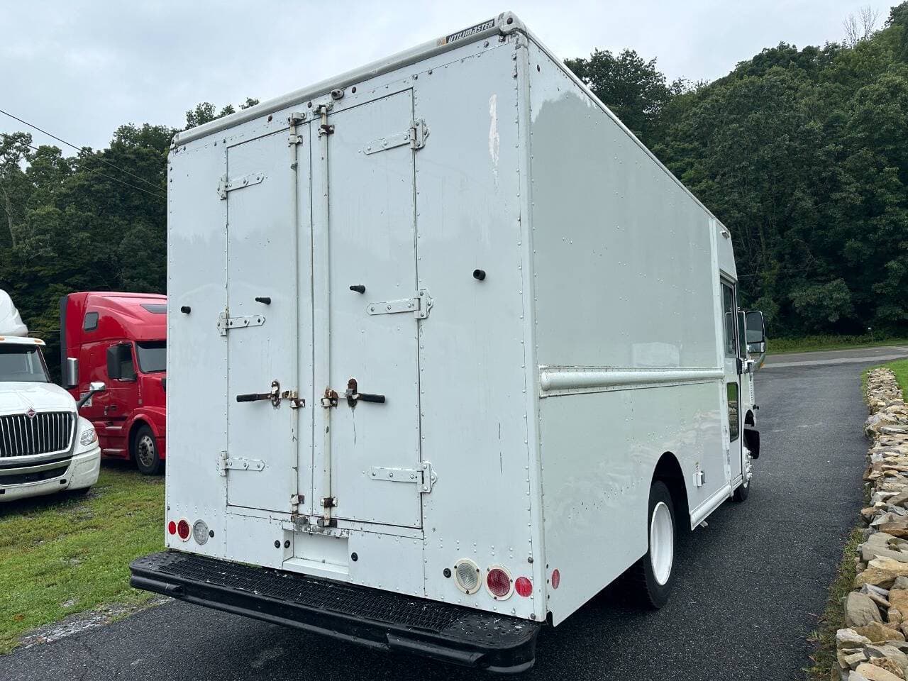 2017 Freightliner MT45 image 8