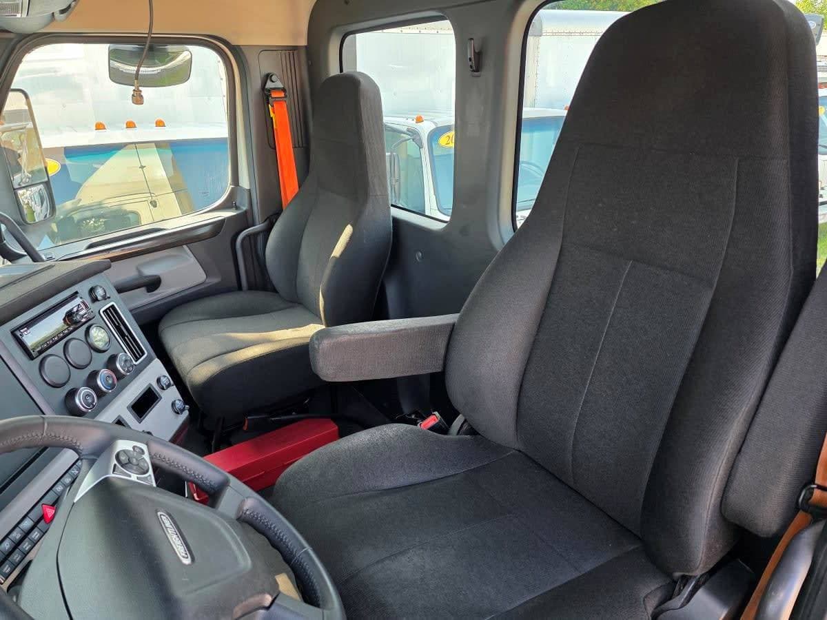 2019 Freightliner Cascadia image 7