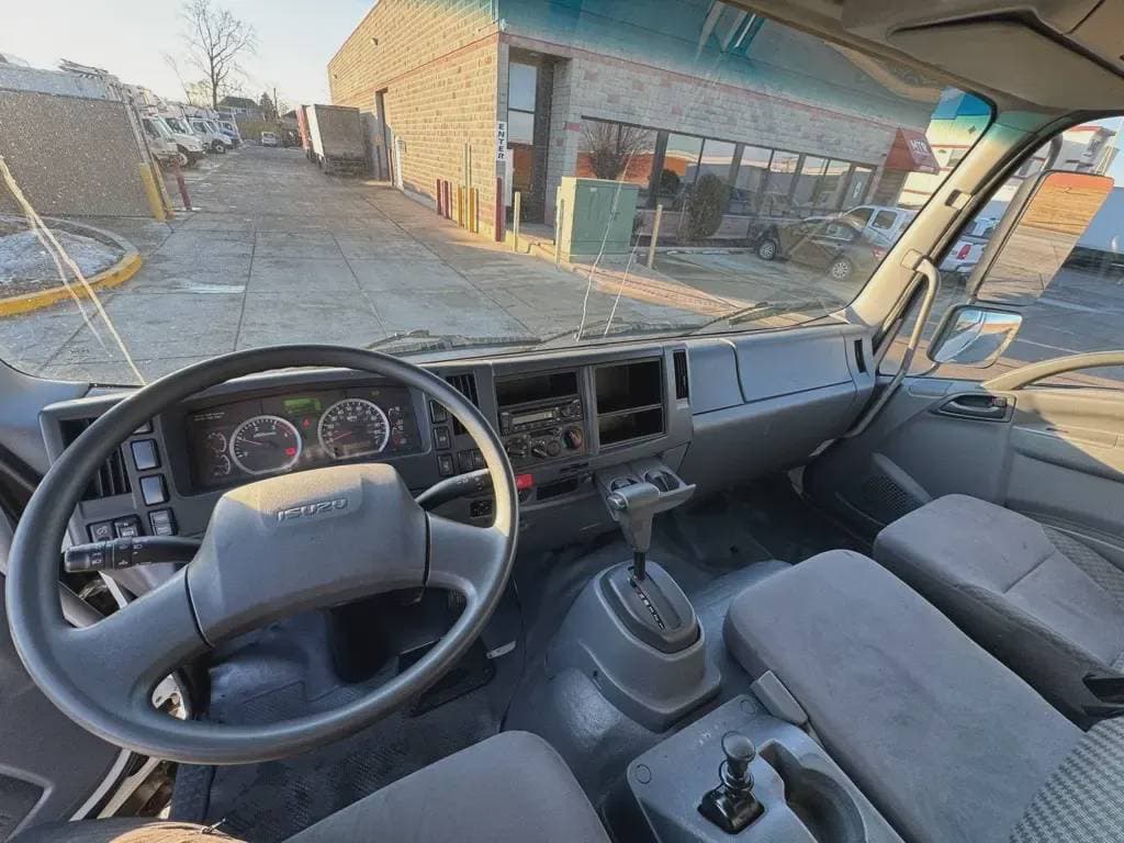 Used 2018 ISUZU Box Truck - Straight Truck, Moving Van, Cabover Truck - COE - FTR For Sale image 9