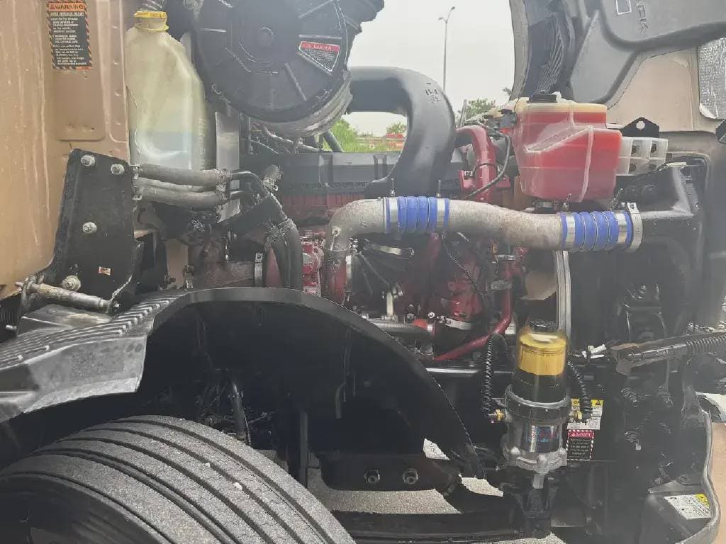 Used 2020 MACK Conventional - Sleeper Truck image 3