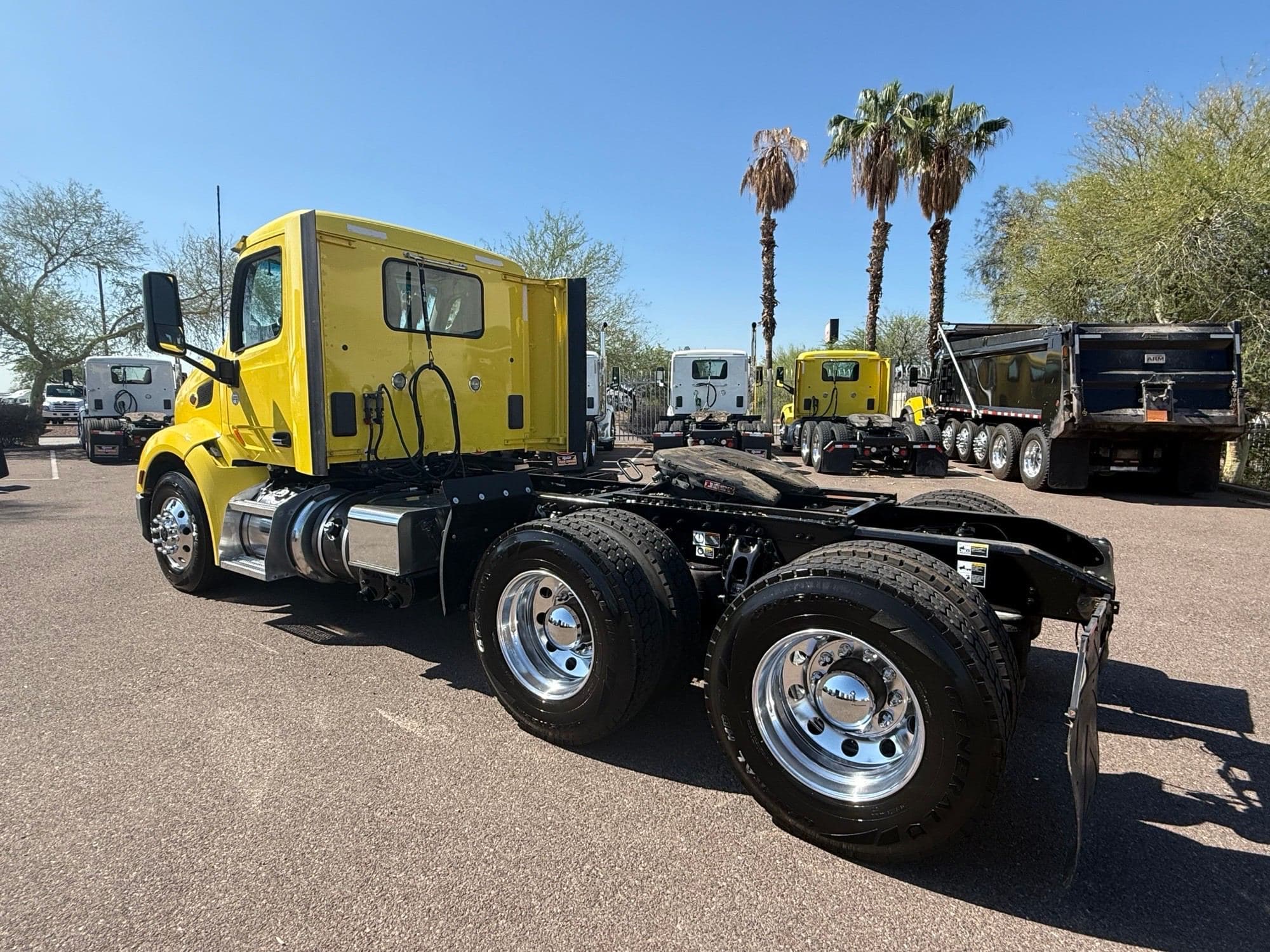 2021 Peterbilt 579 image 3