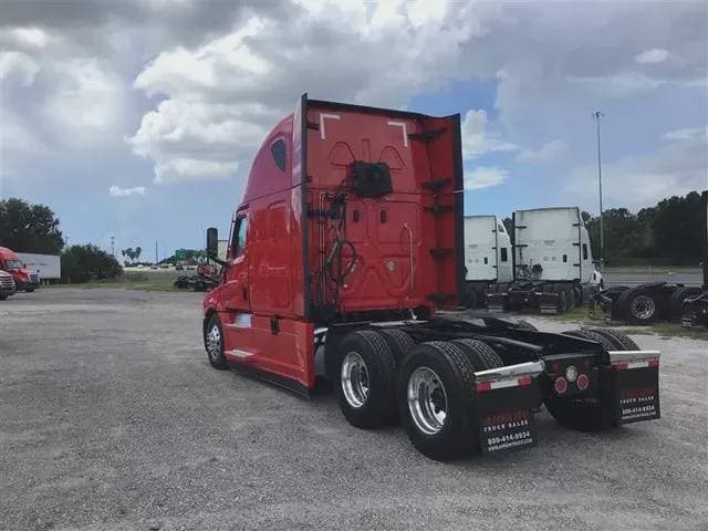 2022 Freightliner Cascadia image 4