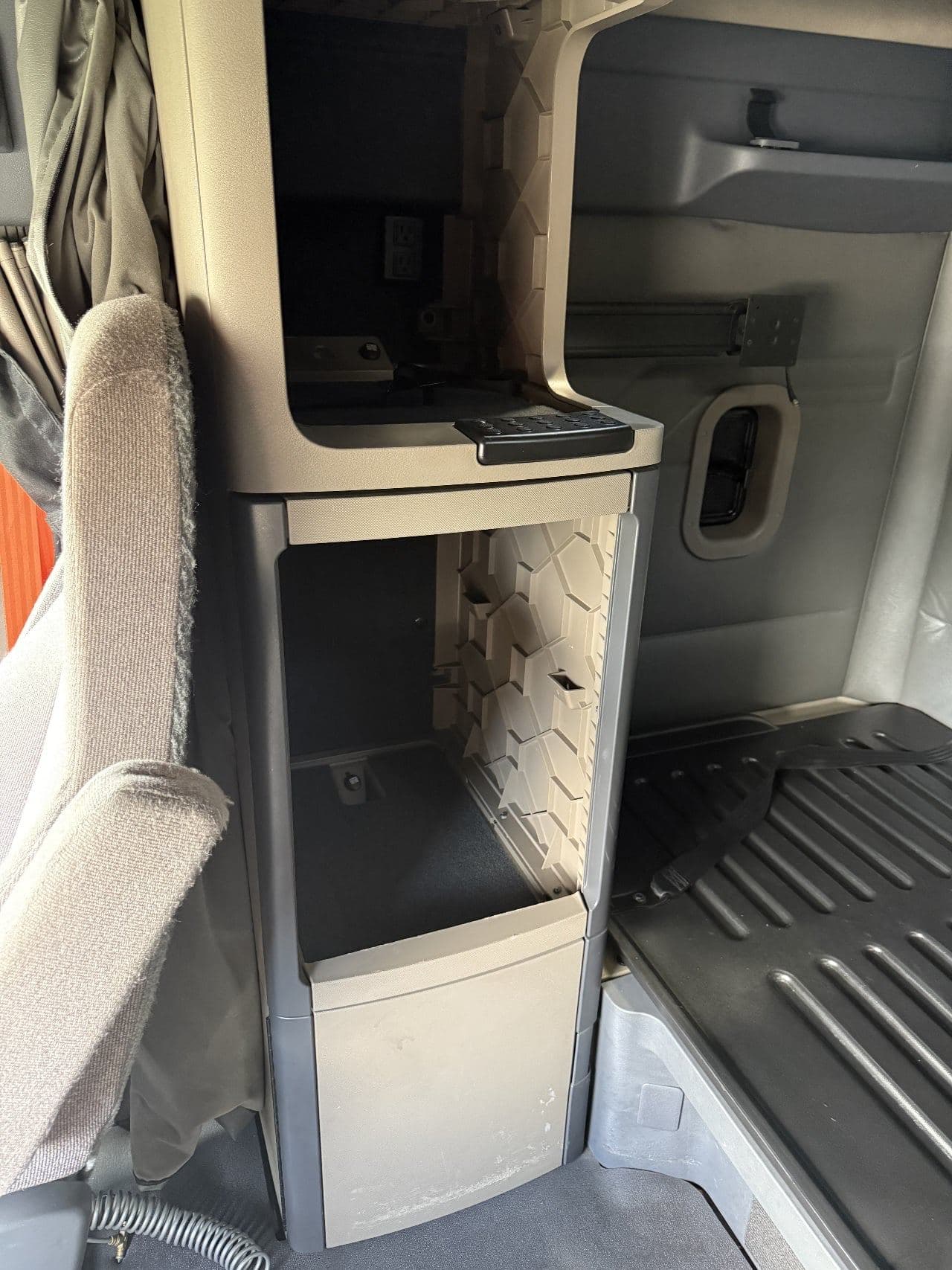 2020 Freightliner Cascadia 125 image 14