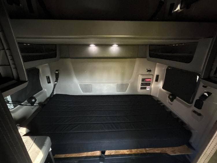 2023 International LT62F image 6