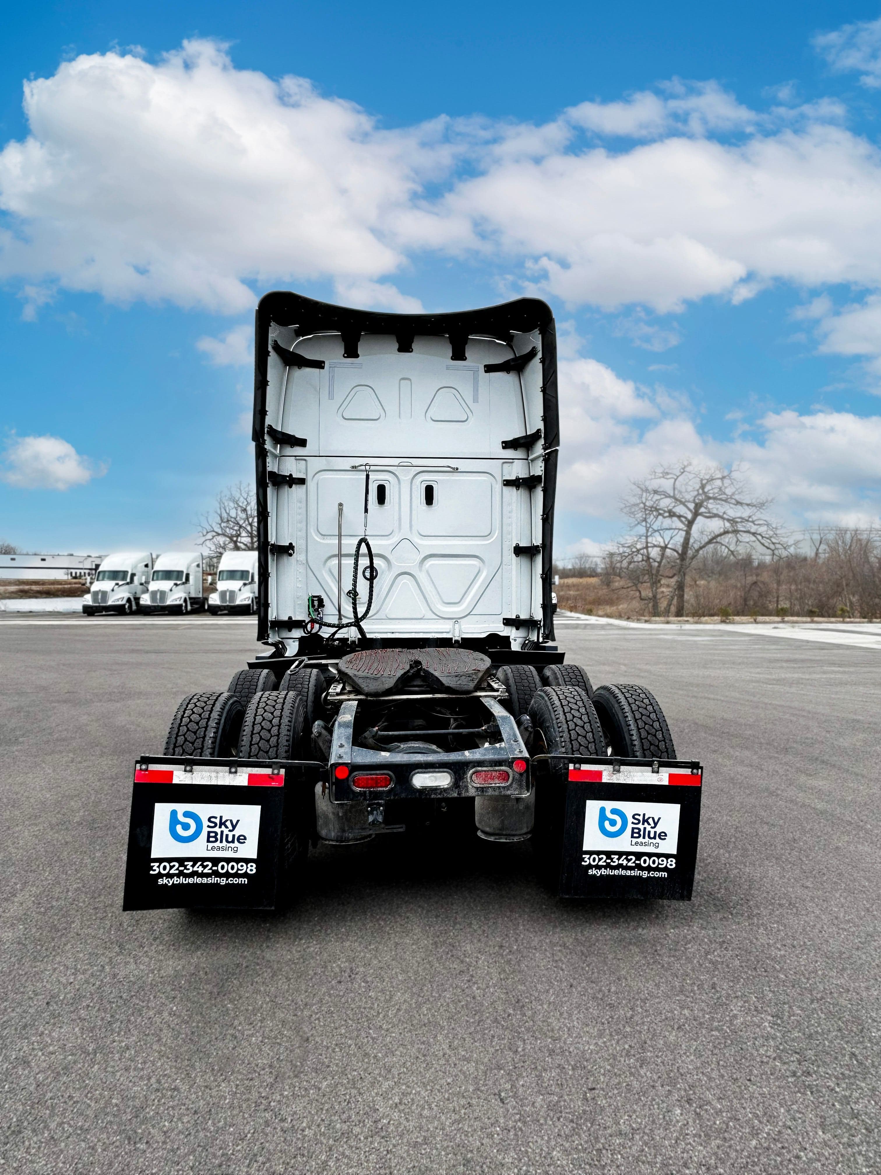 2025 Freightliner Cascadia image 5