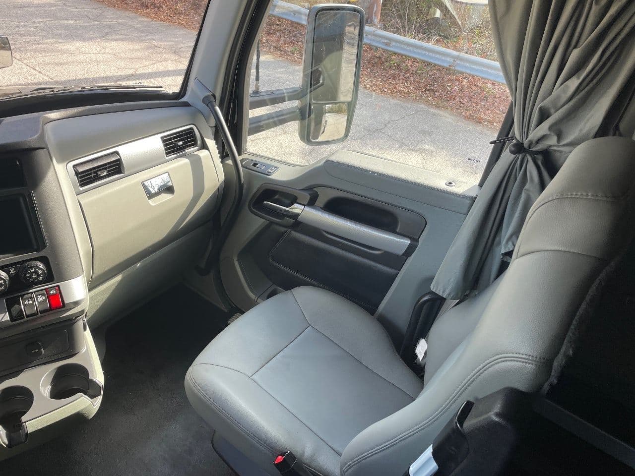 2021 Kenworth T680 image 23