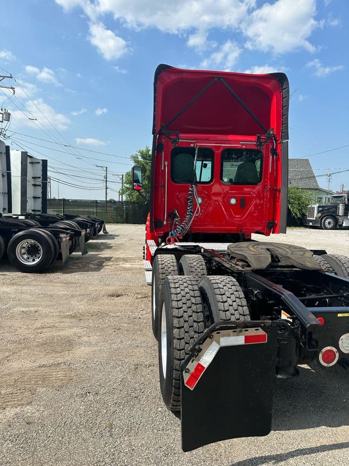 2018 Freightliner Cascadia image 3