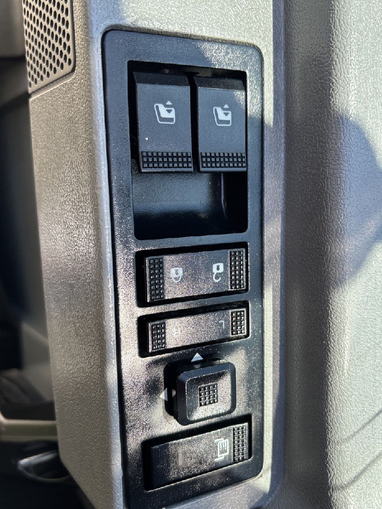 2019 Mack Anthem image 18