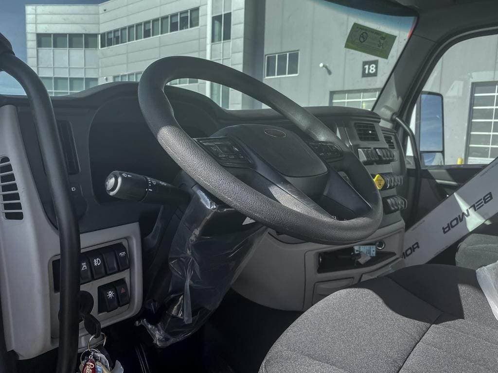 2024 Peterbilt 567 image 5