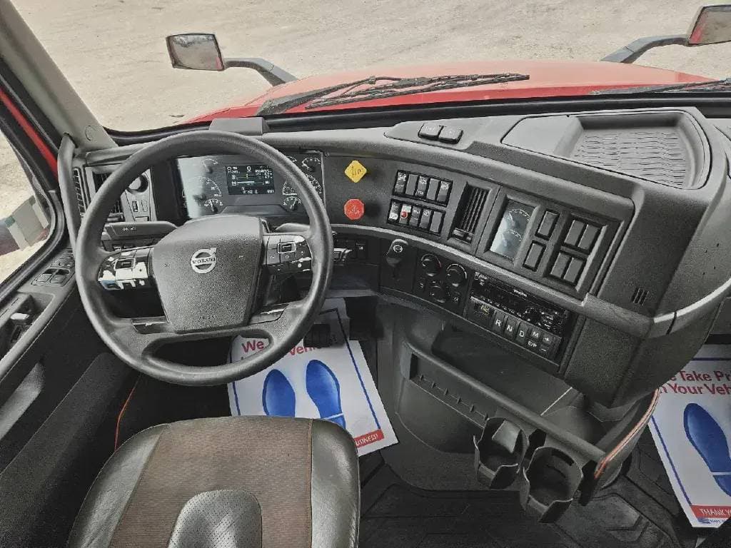 Used 2020 MACK Conventional - Sleeper Truck image 10