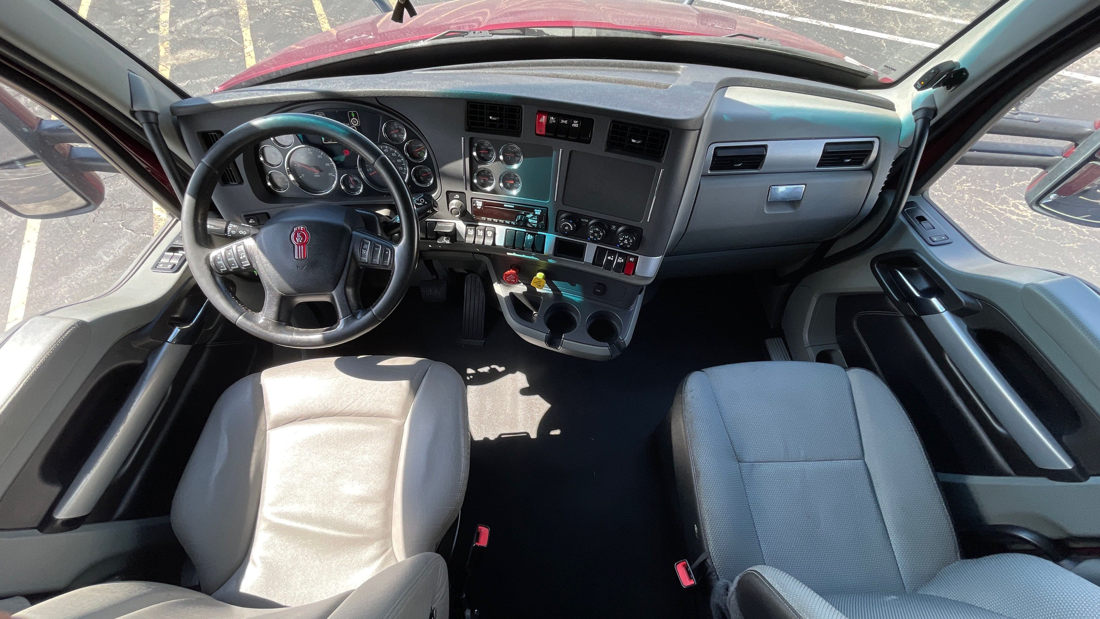 2021 Kenworth T680 image 15