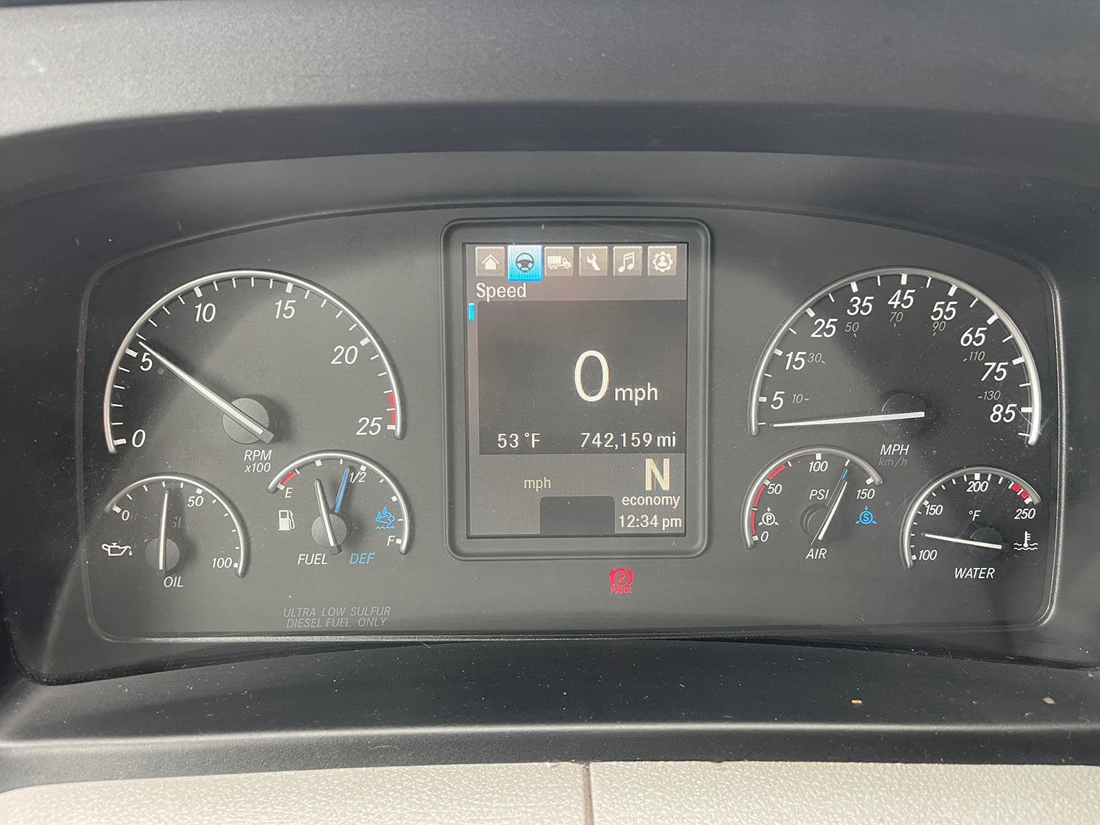 2020 Freightliner Cascadia 126 image 9