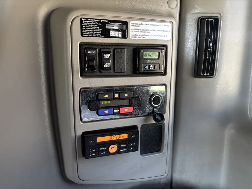 Used 2021 INTERNATIONAL LT625 image 26