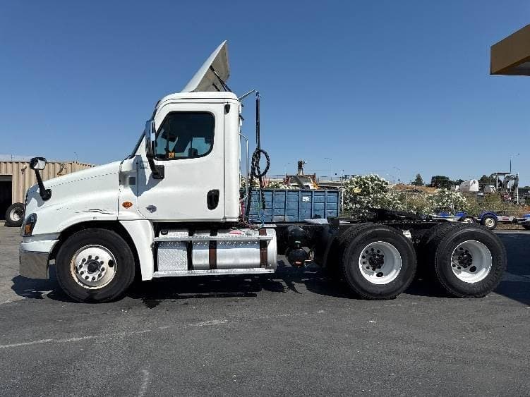 2018 Freightliner Cascadia image 9