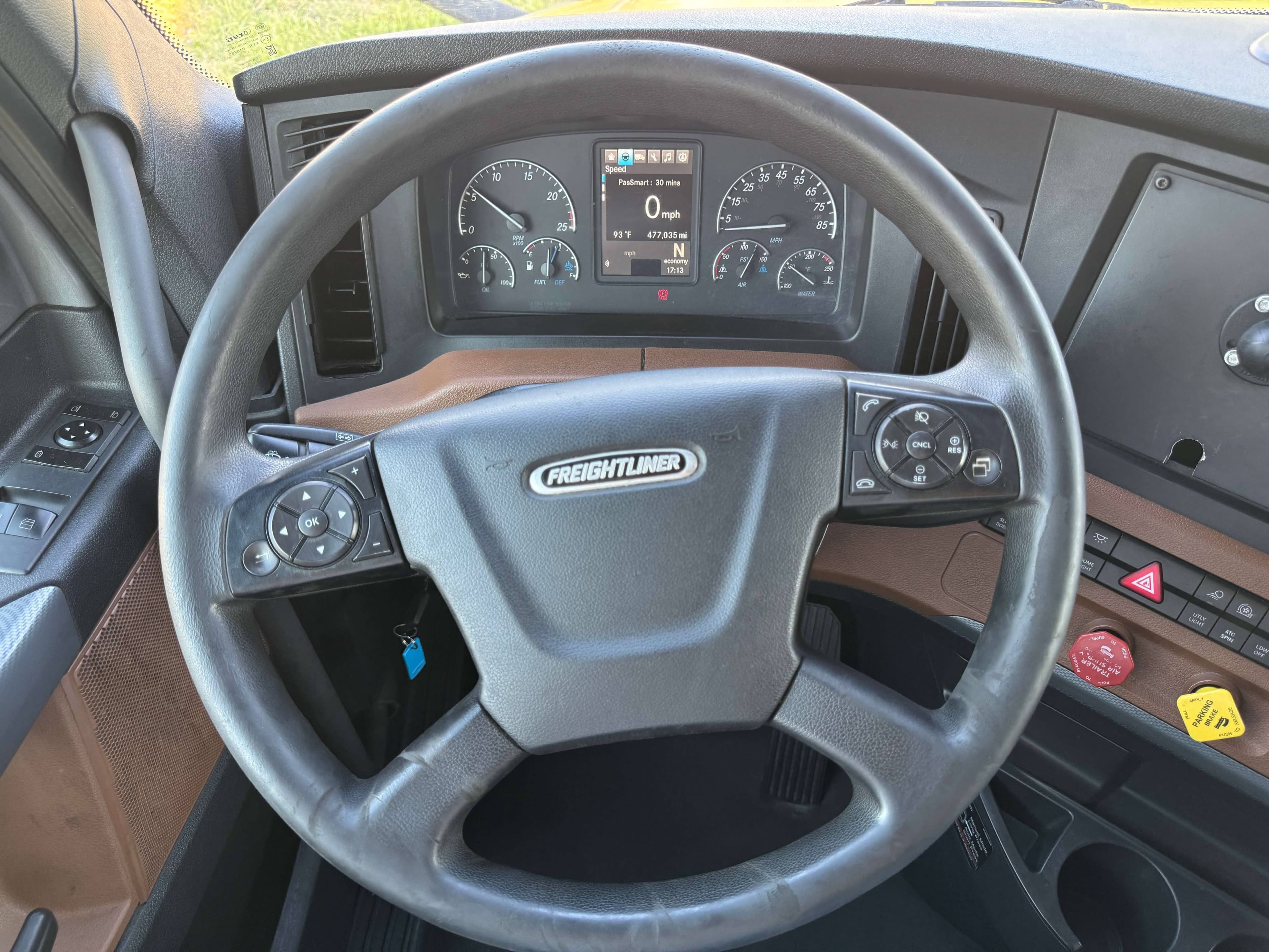 2021 Freightliner Cascadia 126 image 13